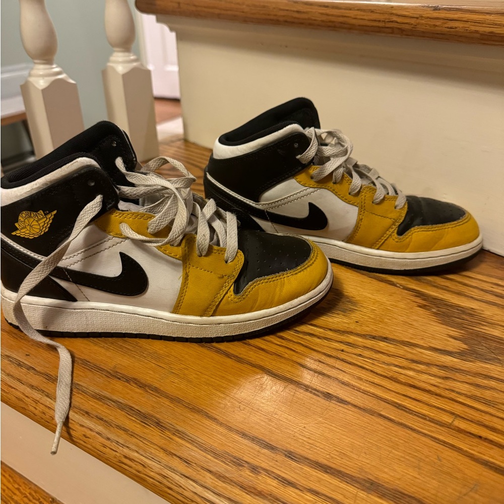 Nike Air Jordan’s size 3.5y. In good condition. Worn only for a month.